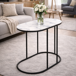 Mesa auxiliar contemporánea de mármol blanco con diseño ovalado minimalista y base delgada de acero - Product Image 1