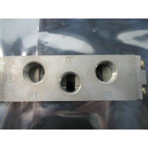 Válvula CKD 4F310-10 SOL 24VDC de 4 Vías V15-9, 105504 - Equipo y Piezas de Semiconductores de Confianza de Global Legacy - Product Image 4
