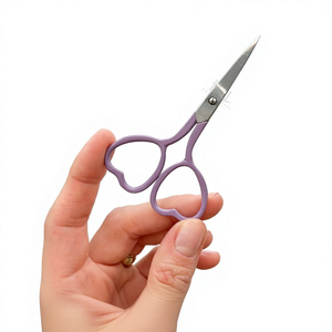 Tijeras de Manicura en Forma de Corazón de 5 Colores Diferentes, Acero Inoxidable, Punta Afilada, Cortacutículas, Herramienta de Belleza Duradera para Diestros - Product Image 2