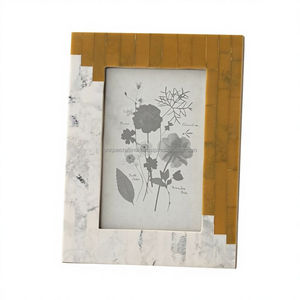 Marco de Fotos de Madera Hecho a Mano con Incrustaciones de Resina de Cebra en Blanco y Negro, Decoración de Mesa Moderna y Contemporánea - Product Image 3