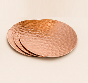 Juego de 4 posavasos de cobre puro martillado con protección de corcho antideslizante, posavasos de lujo resistentes al calor para tazas Moscow Mule - Product Image 1