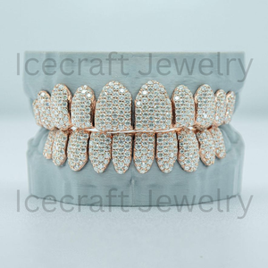ชุดกริลล์ซ์หรูหรา สไตล์เพชรพรีเมียม ประดับฟันด้วยมอยส์ซาไนต์ เงินแท้ 925 ผลิตด้วยมือ ผู้ผลิต OEM - Product Image 1