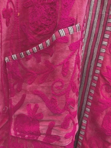 Kimono en velours rose fait main, respirant et confortable pour une tenue toute la journée, avec motifs floraux brodés à la main, robe à manches longues - Product Image 5