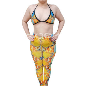 Conjunto de Top de Bikini con Estampado de Piel de Serpiente Vibrante y Leggings de Cintura Alta |   Conjunto de 2 piezas de ropa deportiva y traje de baño con estampado de animales coloridos - Product Image 1