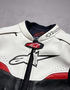 Veste de moto pour homme Pinestars, en cuir véritable, doublée de laine, coupe slim, blanche, noire et rouge, coupe-vent, col rabattable, fermeture éclair - Product Image 3