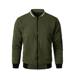 Ropa Urbana con Logotipo Bordado Personalizado - Diseña Tu Propia Chaqueta Bomber de Algodón - Chaqueta Técnica Transpirable para Hombre - Product Image 5