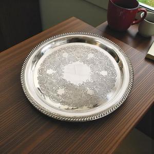 Assiettes de service personnalisées avec bordure décorative en laiton argenté, artisanat en métal, assiettes de présentation pour restaurants, vaisselle de table. - Product Image 1