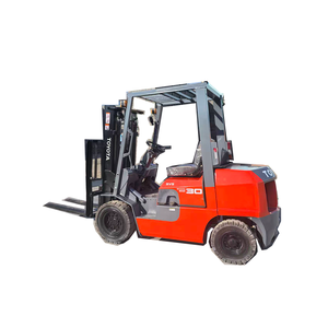 Chariot élévateur Toyota d'occasion de 3 tonnes, équipement industriel durable, idéal pour les entrepôts, les usines et les centres de distribution - Product Image 1