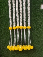 Pompon en soie fait main à motif de fleur de souci, traditionnel, à suspendre, pour décoration de fête, Haldi, Mehndi, toile de fond de mariage, festival, blanc