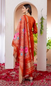 Conjunto de Kurti y Pantalón de Seda Viscosa Marina Premium con Bordado y Dupatta de Seda Chanderi con Estampado Digital, Ropa Étnica para Mujer, Calidad de Exportación - Product Image 4