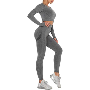 Ensemble de yoga pour femme, haut côtelé à manches longues, legging long taille mi-haute avec logo imprimé sur le devant, tenue d'entraînement 2 pièces, vente en gros personnalisée - Product Image 2
