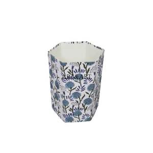 Méthodes créatives pour réutiliser les boîtes en carton pour la fabrication de poubelles avec des motifs floraux faits à la main et du tissu en coton. - Product Image 2