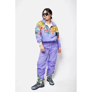 Ensemble veste coupe-vent rétro et short pour femme OEM, personnalisé, en nylon léger, style streetwear, avec short coupe-vent et sweats à capuche. - Product Image 1