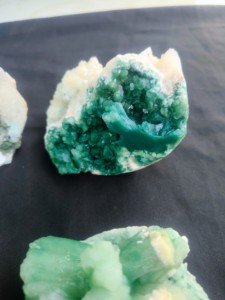 Magnifiques spécimens minéraux naturels de STILBITE vert marécageux - Product Image 1