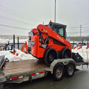 Achetez le chargeur compact Kubota SSV75 avec commandes ISO de vitesse, climatisation et hydraulique, engin de construction avec cabine à siège suspendu pour travaux lourds - Product Image 2