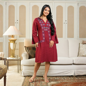 Robe décontractée pour femmes en rayonne épaisse rouge vin, coupe évasée - Product Image 4