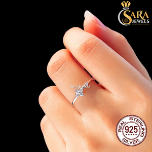Anillo de compromiso de plata 925 con circonita cúbica en forma de flor, de alta demanda, para mujer, estilo clásico con engaste de puntas, en venta. - Product Image 2