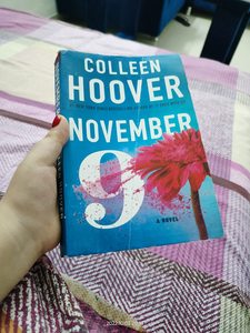 9 de noviembre, de Colleen Hoover, edición en papel, novela de ficción romántica, historia de amor, drama contemporáneo. - Product Image 4