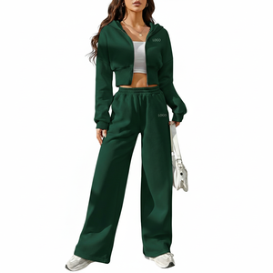 Ensemble de survêtement deux pièces écologique vert foncé pour femme, avec sweat à capuche court zippé et pantalon large, vêtements de sport décontractés avec logo frontal - Product Image 1