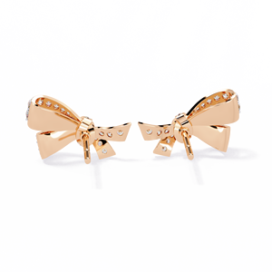 Boucles d'oreilles à nœud en ruban serties de diamants – 0,90 carat total, nœud pavé en diamant de laboratoire CVD, tiges en or massif bicolore 10K 14K 18K - Product Image 2