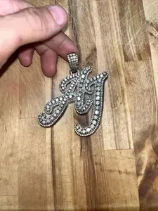 จี้เพชรโมอิสซาไนต์สั่งทำพิเศษ ตัวอักษรภาษาอังกฤษ  สร้อยคอเงินแท้ 925 สไตล์ฮิปฮอป ประดับเพชร  จี้ชื่อสั่งทำ  เครื่องประดับหรูหรา - Product Image 6