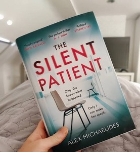 ผู้ป่วยที่เงียบงัน โดย อเล็กซ์ มิคาเอลิเดส หนังสือปกอ่อนภาษาอังกฤษสำหรับผู้ใหญ่ หนังสือนิยายขายดี - Product Image 1