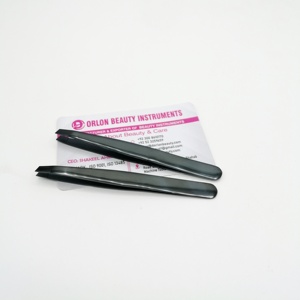 Pince à épiler oblique en acier inoxydable pour sourcils, vente en gros, pince à sourcils noire au plasma, pince à épiler à pointe inclinée personnalisable avec votre marque - Product Image 1