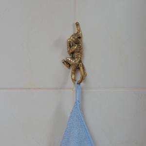 Gancho de pared metálico con forma de gato, acabado dorado, colgador decorativo ideal para llaves, bolsos, toallas y decoración moderna del hogar, de la India. - Product Image 4