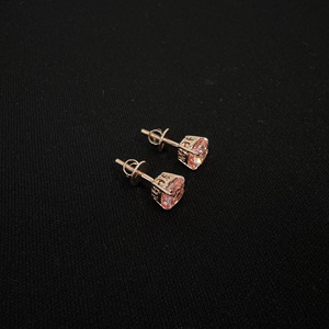 Pendientes de Oro Rosa de 18K con Diamante Rosa Cultivado en Laboratorio de 2.25 CT, Corte Cojín, Certificado IGI, Minimalistas, de Lujo, para Mujer, Regalo para Fiesta - Product Image 2