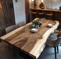 Meubles modernes, dernière collection, table à manger en bois massif avec bord naturel, résine époxy transparente, table à manger pour restaurant et café