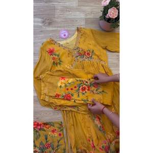 ชุดคลุมด้านล่างปักลายกระจกสำหรับงานปักลายแถบผ้า Chinon สีเหลือง - Product Image 6