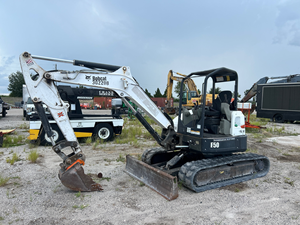 Miniexcavadora E50 2018 Diseñada para Tareas de Excavación y Construcción Compactas - Product Image 2
