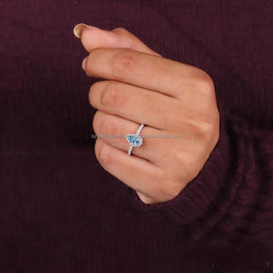 Bague de fiançailles en diamant bleu de laboratoire avec halo, argent 925 plaqué rhodium, certifiée IGI, cadeau d'anniversaire pour les amoureux de bijoux - Product Image 2