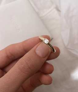 Bague de fiançailles solitaire minimaliste en or massif 14K 18K avec diamant de laboratoire taille émeraude serti clos, pour femme, à porter au quotidien - Product Image 6