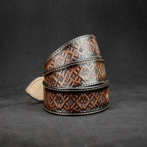 Cinturones Unisex de Cuero Vacuno Genuino, Estilo Occidental, Resistentes y Clásicos, Hechos a Mano, con Diseño Grabado Personalizado, Color Marrón - Product Image 1
