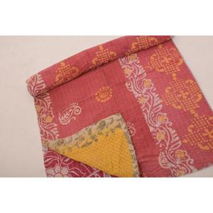 Trapunta Reversibile in Cotone Kantha Gudri Fatta a Mano, Copriletto Leggero, Copridivano per Arredamento Rustico - Product Image 5