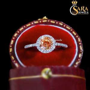 แหวนเพชรหมั้นผู้หญิงชุบเงินแท้ 925 จาก Sara Jewels ประดับด้วยเพชรทรงกลมคิวบิกเซอร์โคเนียสังเคราะห์ สไตล์หรูหรา สำหรับส่งออก - Product Image 1