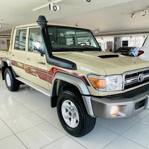 Camioneta Diésel de Doble Cabina con Transmisión Manual Land Cruiser Serie 70 VDJ de Alto Rendimiento 2024 - Product Image 4