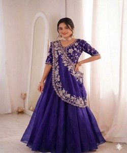 Lehenga Choli de Seda Crujiente de Diseño con Bordado Dupatta, Ropa Étnica para Bodas, Estilo Hindú/Pakistaní para Mujer, HIRVA-HB-191 - Product Image 1