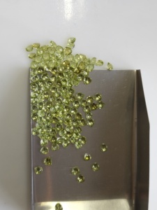 Peridoto natural de 3 mm en forma de corazón, piedra preciosa suelta de la mejor calidad para la fabricación de joyas - Product Image 5