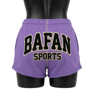 Shorts casuales para mujer, 280 GSM, mezcla de algodón y felpa, color morado, tacto suave, cintura elástica, logotipo personalizado con parche de chenilla. - Product Image 2