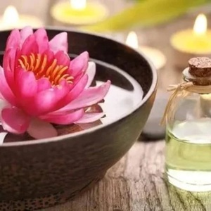 Aceite Esencial Puro de Frangipani 100% Puro Destilado al Vapor, Aceite Portador de Fragancia Floral para Fabricación de Velas, Jabones y Spa - Product Image 1