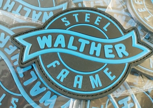 Parche de PVC con Diseño de Escudo Icónico de Superman, Letras del Alfabeto y Flores, Ecológico, con Relieve 3D, Negro/Plateado, con Gancho y Bucle para Gorra - Product Image 3