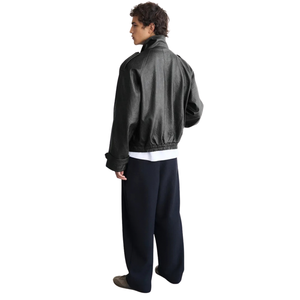 Blouson streetwear noir en cuir véritable pour homme, col boutonné, épaulettes, poignets ajustables, coupe oversize, texture texturée - Product Image 2