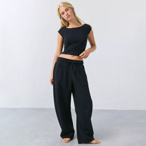 Camiseta Corta Negra con Cuello Barco para Mujer, 100% Algodón, Manga Casquillo, Estilo Urbano, Ajuste Delgado, Estampado Personalizado, Venta al por Mayor, Tops Y2K - Product Image 1