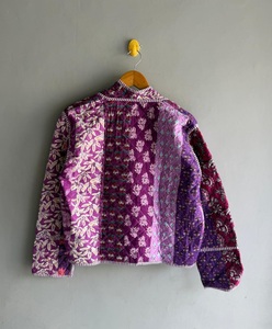 Chaqueta acolchada morada con estampado de patchwork para mujer, cárdigan bohemio con estampado a bloques, abrigo reversible de algodón para las vacaciones de otoño, regalo para ella. - Product Image 6