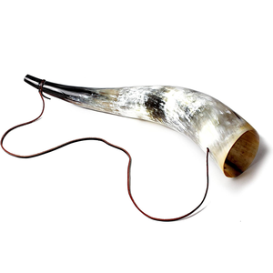Cuero genuino real y cuerno natural de búfalo, elaborados a mano por artesanos, para uso como recipiente para beber. - Product Image 1