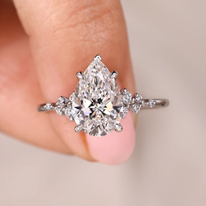 Anillo de compromiso de oro de 14 quilates con diamante cultivado en laboratorio de 2 quilates con corte de pera EF-VS1, elegante anillo solitario con diamante de pera, joyería fina, regalo. - Product Image 1