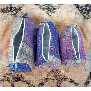 Bolsa de Maquillaje Grande y Duradera con Cierre de Cremallera, Diseño de Borlas y Tela Kantha de Algodón, Ecológica, con Asa Suave - Product Image 2