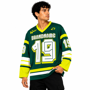 Maillot de football américain personnalisé à manches longues style streetwear sportif – Fabricant d'uniformes d'équipe haut de gamme par sublimation – Vêtements de sport USA - Product Image 4